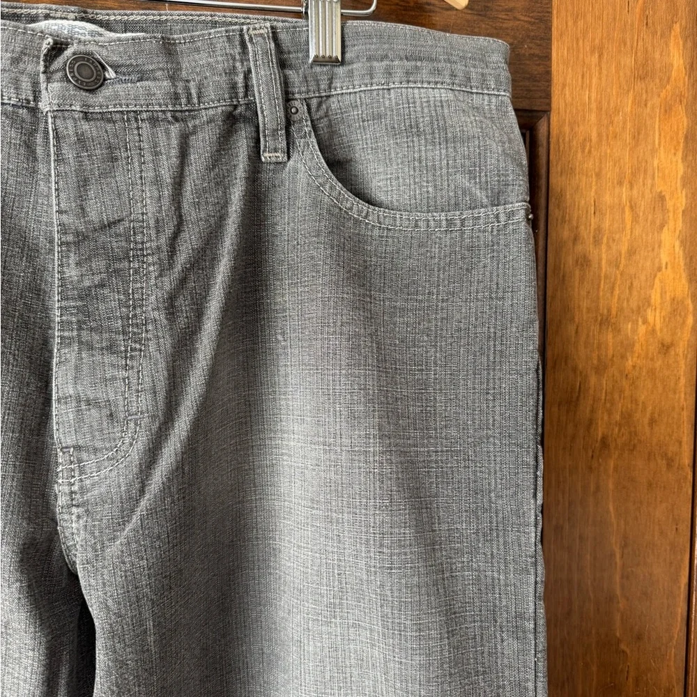NWT Express Low Rise/Straight Leg Gray Denim Jeans 36x30